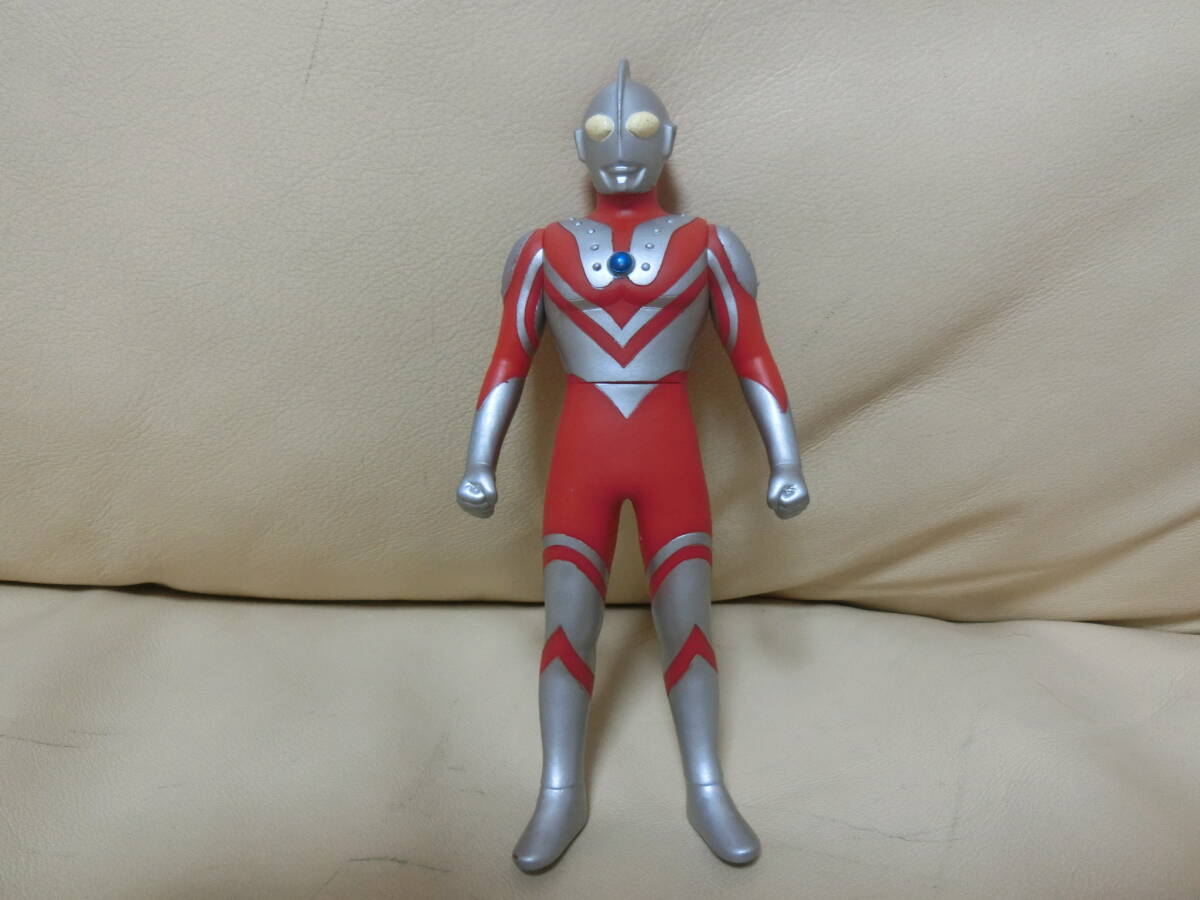 BANDAI 　　ウルトラヒーローシリーズからウルトラマンゾフィーのソフビです。_画像1