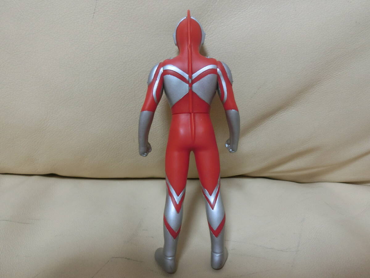 BANDAI 　　ウルトラヒーローシリーズからウルトラマンゾフィーのソフビです。_画像2