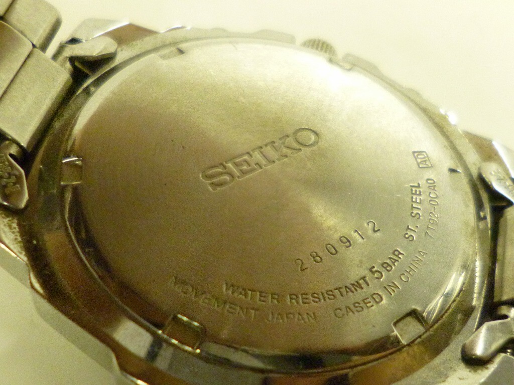 Z859-N39-41◎ SEIKO セイコー 7T92-0CA0 クロノグラフ 赤文字盤 腕時計 メンズ クオーツ 現状品①◎の画像4