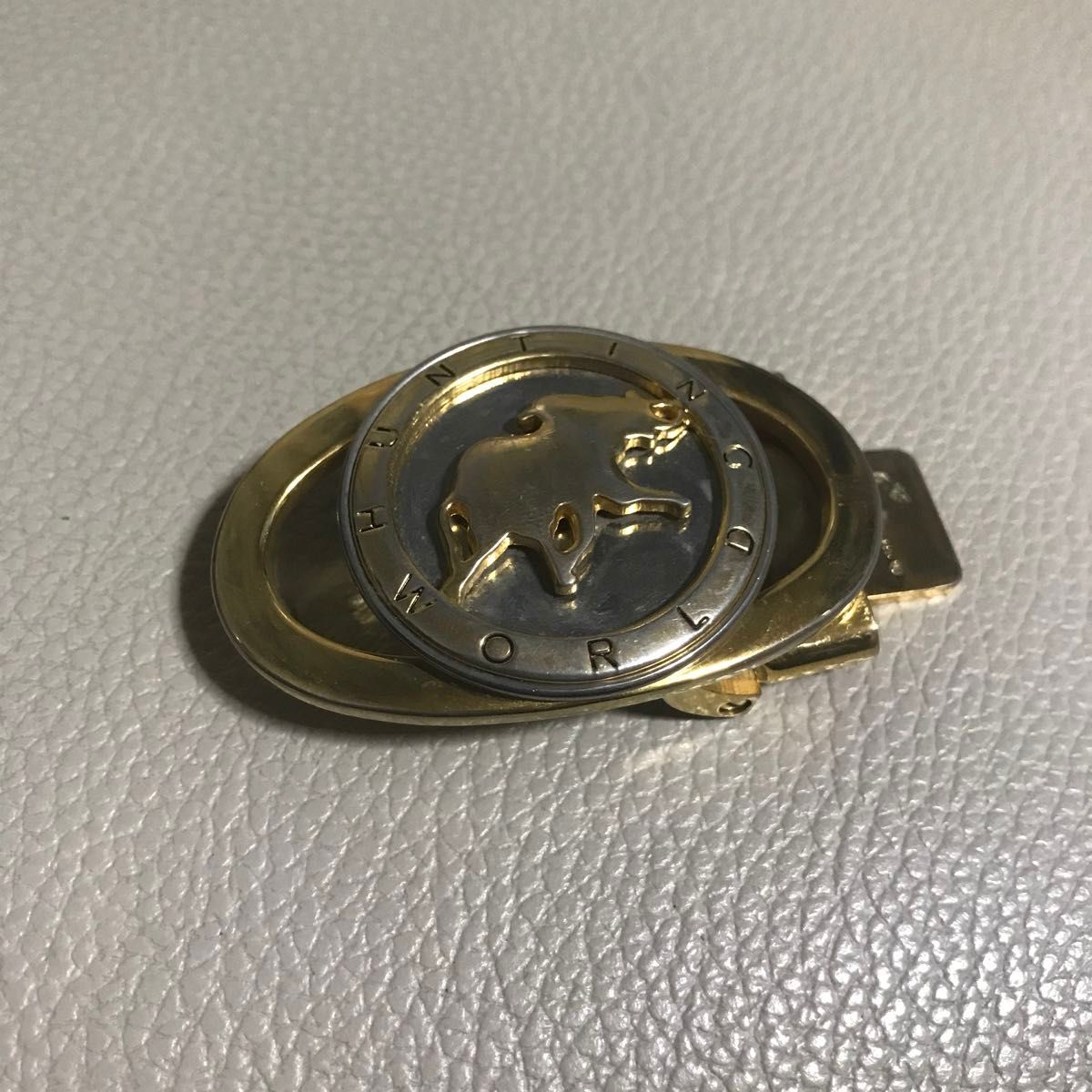 HUNTING WORLD ベルトバックル ゴールド色×シルバー色 本物保証 HUNTING WORLD ベルトバックル ゴールド色×シルバー色 本物保証
