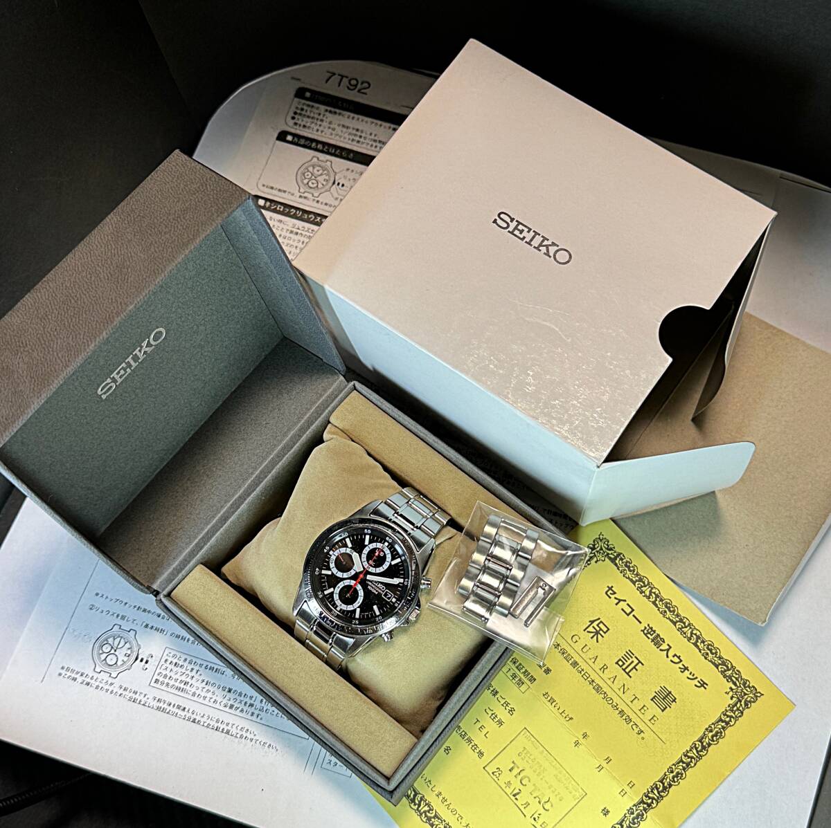 ★美品稼働★ SEIKO セイコー クロノグラフ 7T92-0DW0 100M ブラック文字盤 元箱 余り駒あり QZ 腕時計の画像3