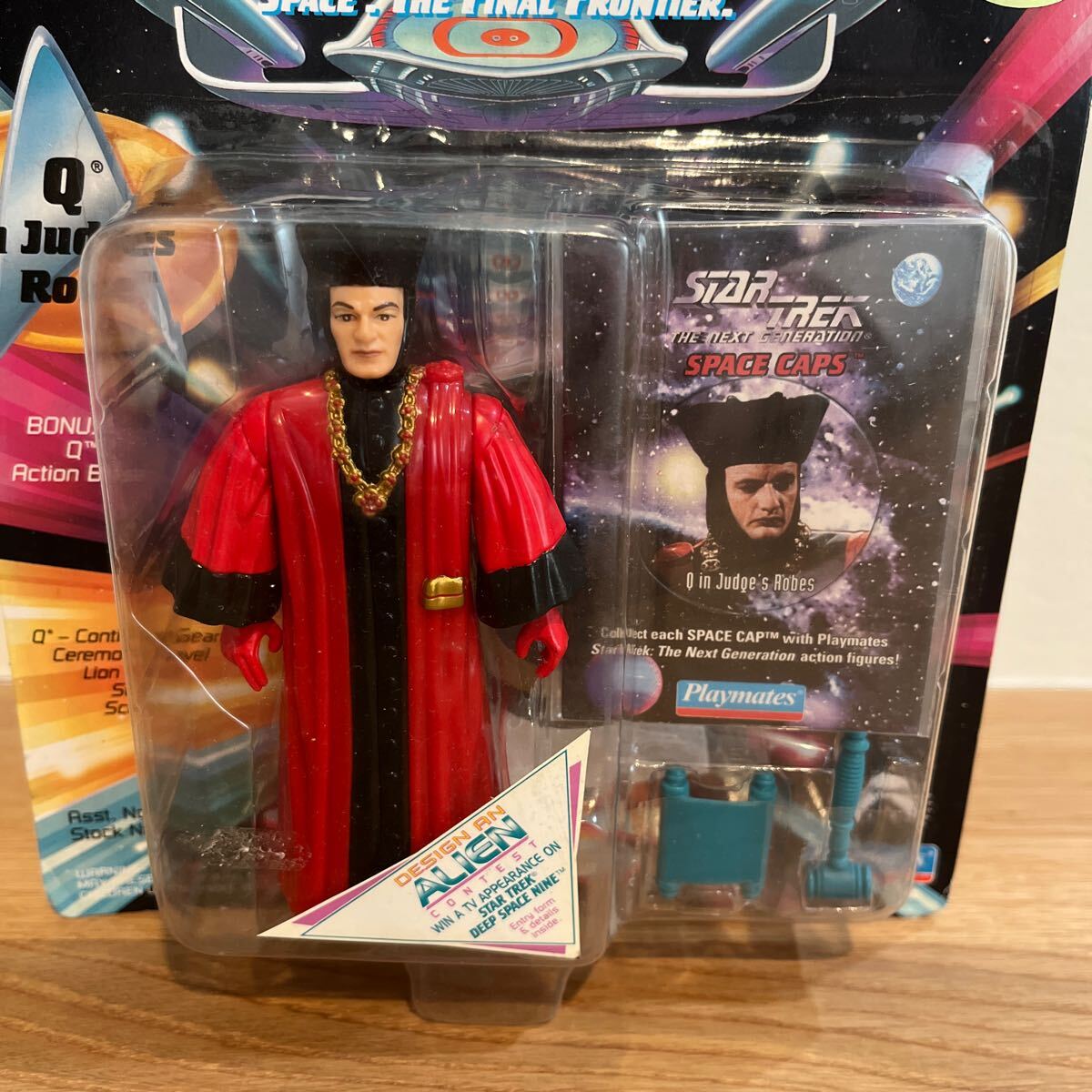 STARTREK/ THE NEXT GENERATION 【Q in Judges Robe】フィギュア スタートレック　Playmates 1994年_画像2