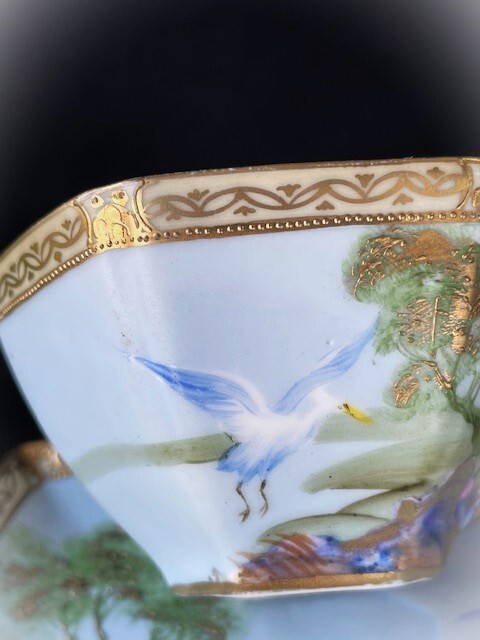 オールドノリタケ 中期輸出品 金盛装飾 白鷺飛翔 異国湖畔風景図 亀甲 モールド C&S カップ＆ソーサーの画像3