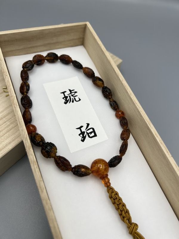 希少品 【新品未使用】桐箱入り 高級 京念珠 琥珀 正絹 男性用 希少品 【新品未使用】桐箱入り 高級 京念珠 琥珀 正絹 男性用