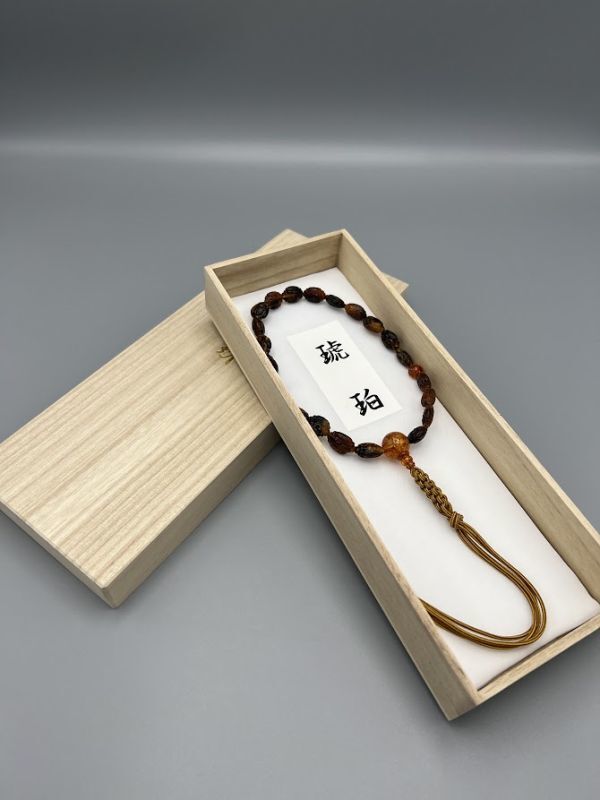 希少品 【新品未使用】桐箱入り 高級 京念珠 琥珀 正絹 男性用 希少品 【新品未使用】桐箱入り 高級 京念珠 琥珀 正絹 男性用