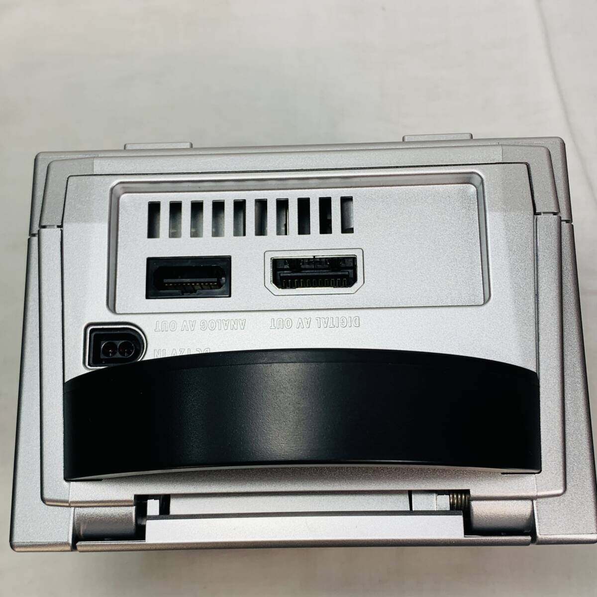 Nintendo GAMECUBE ニンテンドーゲームキューブ DOL-001（JPN） 本体 通電確認済み USED品 1円スタート 1円ショップ 1スタ_画像3
