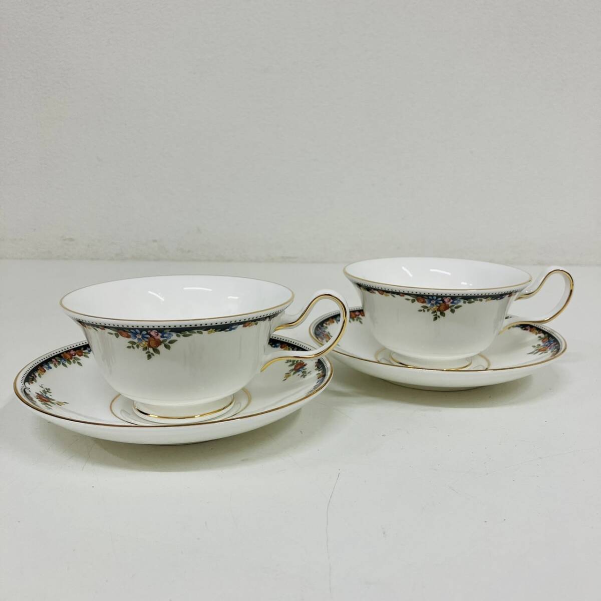 WEDGWOOD　ウェッジウッド　OSBORNE　オズボーン　ボーンチャイナ　小花柄　ティーカップ　カップ＆ソーサー　2客セット　【0514-D】_画像1