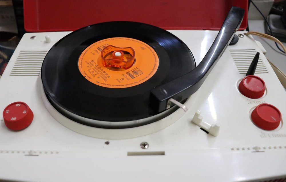 □W-3926□SHARP・RP-650 ポータブルレコードプレーヤー 真空管 □W-3926□SHARP・RP-650 ポータブルレコードプレーヤー 真空管