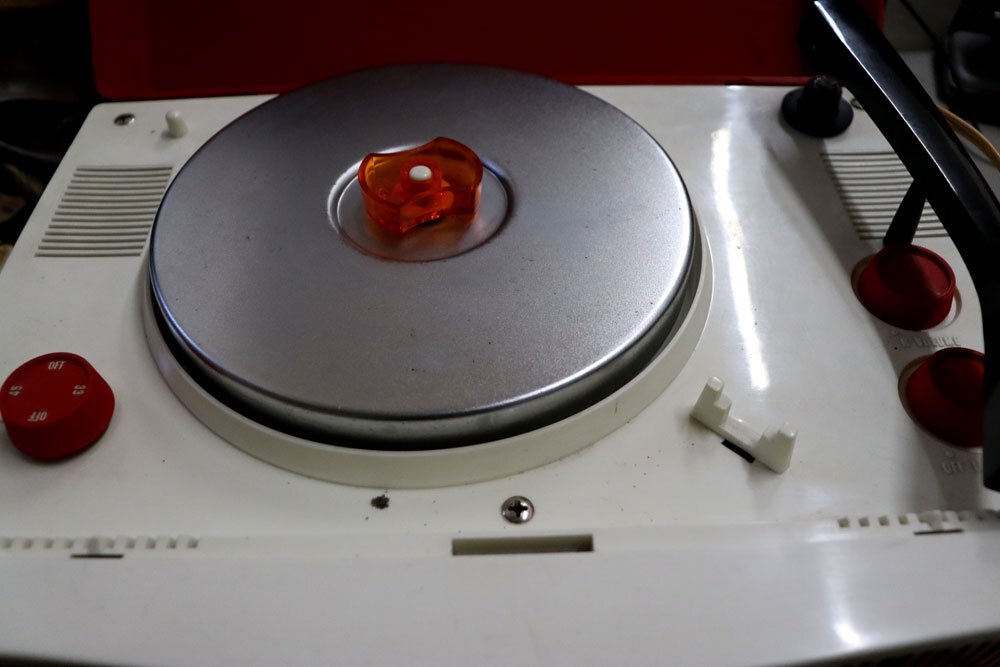 □W-3926□SHARP・RP-650 ポータブルレコードプレーヤー 真空管 □W-3926□SHARP・RP-650 ポータブルレコードプレーヤー 真空管