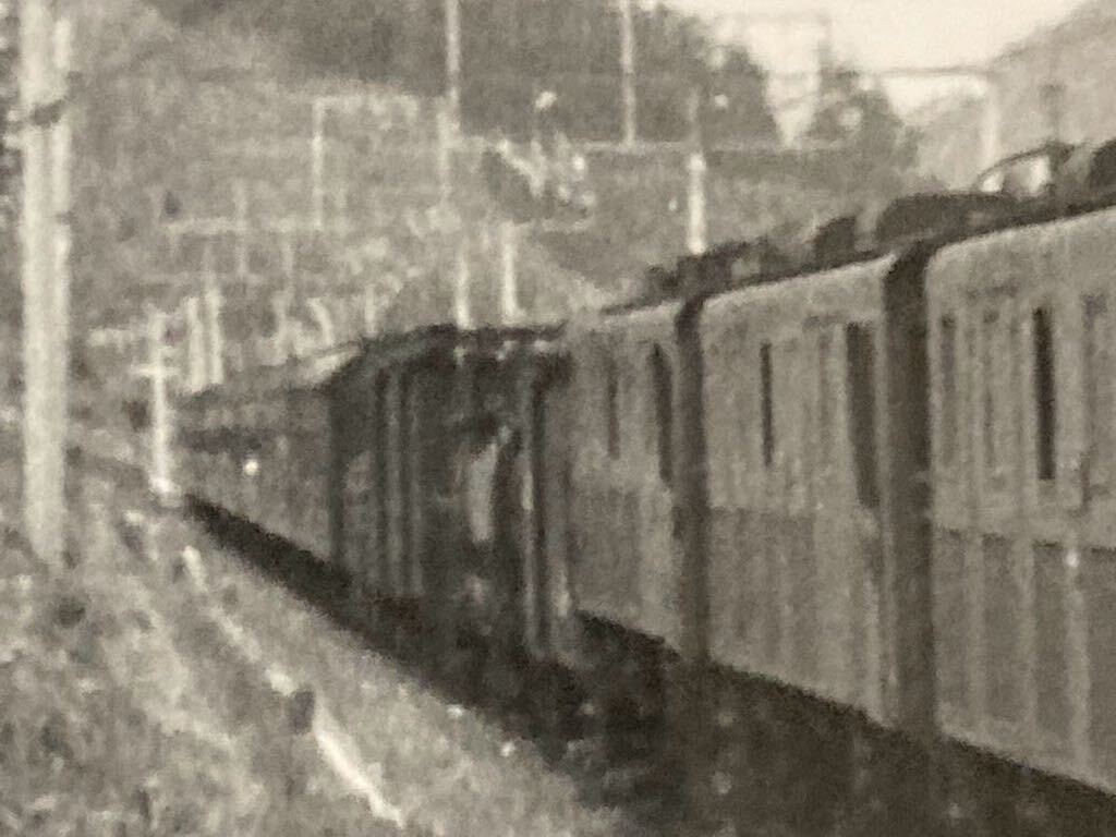 昭和鉄道写真：信越本線碓氷峠粘着新線の脇を走るED42 23[横川]+ED42+ED42+貨車+客車。1963年9月撮影。7.9×11.8㎝。の画像3