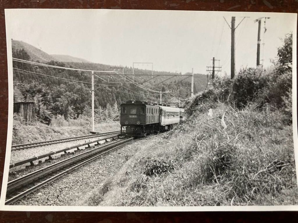 昭和鉄道写真：信越本線碓氷峠のED 42 +急行DC。左に粘着運転用新線。1963年9月撮影。7.8×11.8㎝。の画像1