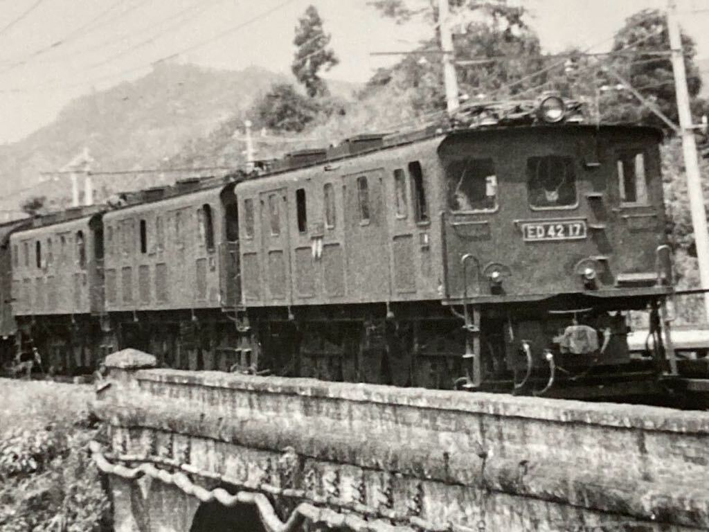 昭和鉄道写真：信越本線碓氷峠のED 42 17[横川]+ED42+ED42+客レ。1963年9月撮影。7.8×11.8㎝。の画像3