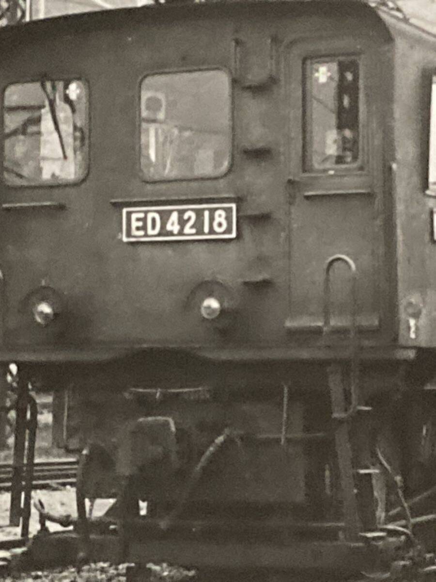 昭和鉄道写真：信越本線横川駅のED 42 18[横川]+ED42+ED42。1963年9月撮影。8.7×12.7㎝の画像2