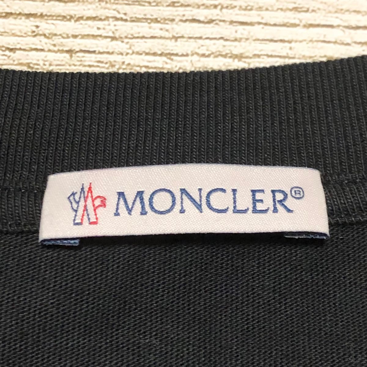 MONCLER モンクレール tシャツ ビック刺繍ロゴ入り 美品