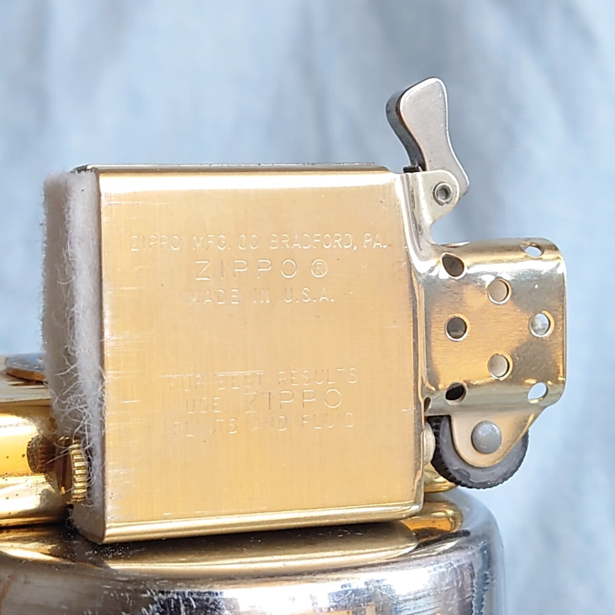 1111円～ ZIPPO 超希少 イタリック 1979年製 ゴールド GOLD Color ホワイトケース 未使用 SOLID BRASS ジッポー オイルライター USAの画像8