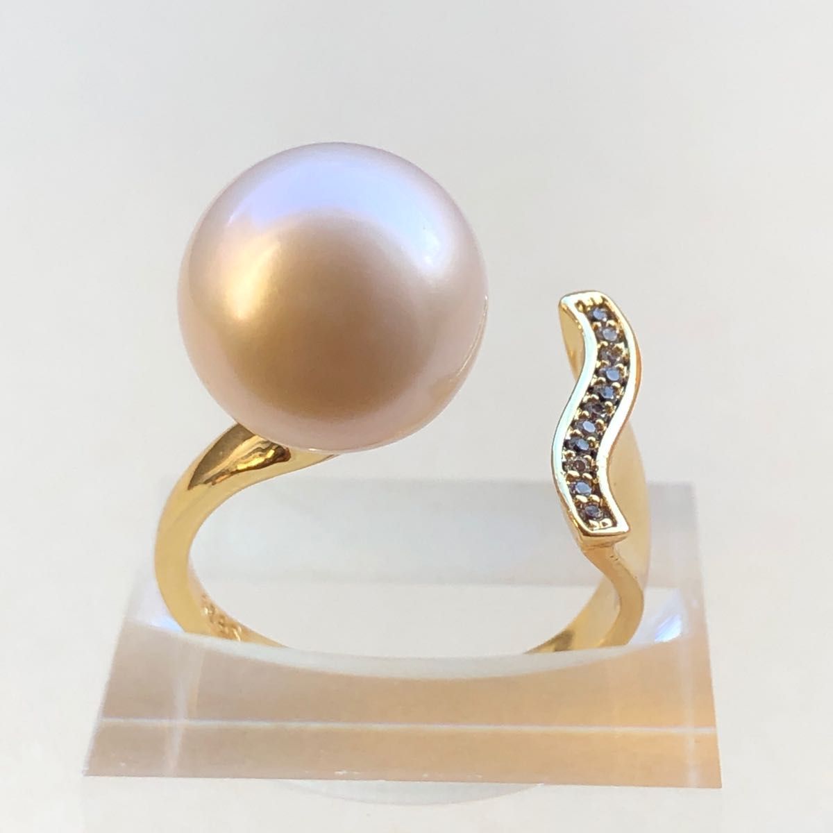 本真珠エジソンパールリング　ホワイト系クリーム　ラウンド11.8㍉　天然淡水真珠　指輪