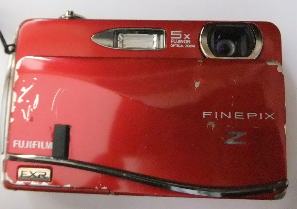 FUJIFILM FINEPIX Z800EXR-R 動作正常ですが塗装剥がれあり バッテリー1個付属の画像1