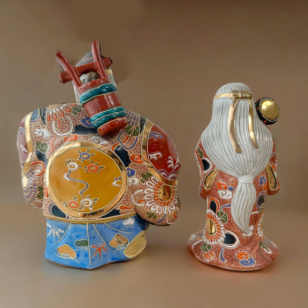 T984 九谷焼 金彩色絵 高砂人形 尉と姥 縁起物 扇 鼓 夫婦円満 T984 九谷焼 金彩色絵 高砂人形 尉と姥 縁起物 扇 鼓 夫婦円満
