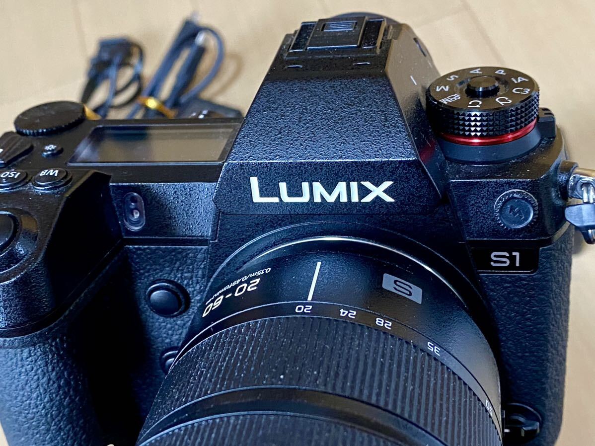 ショット回数2000回程Panasonic LUMIX S1 ハイエンド機　フルサイズ　レンズ付き　ミラーレス　カメラ　一眼レフ_画像3