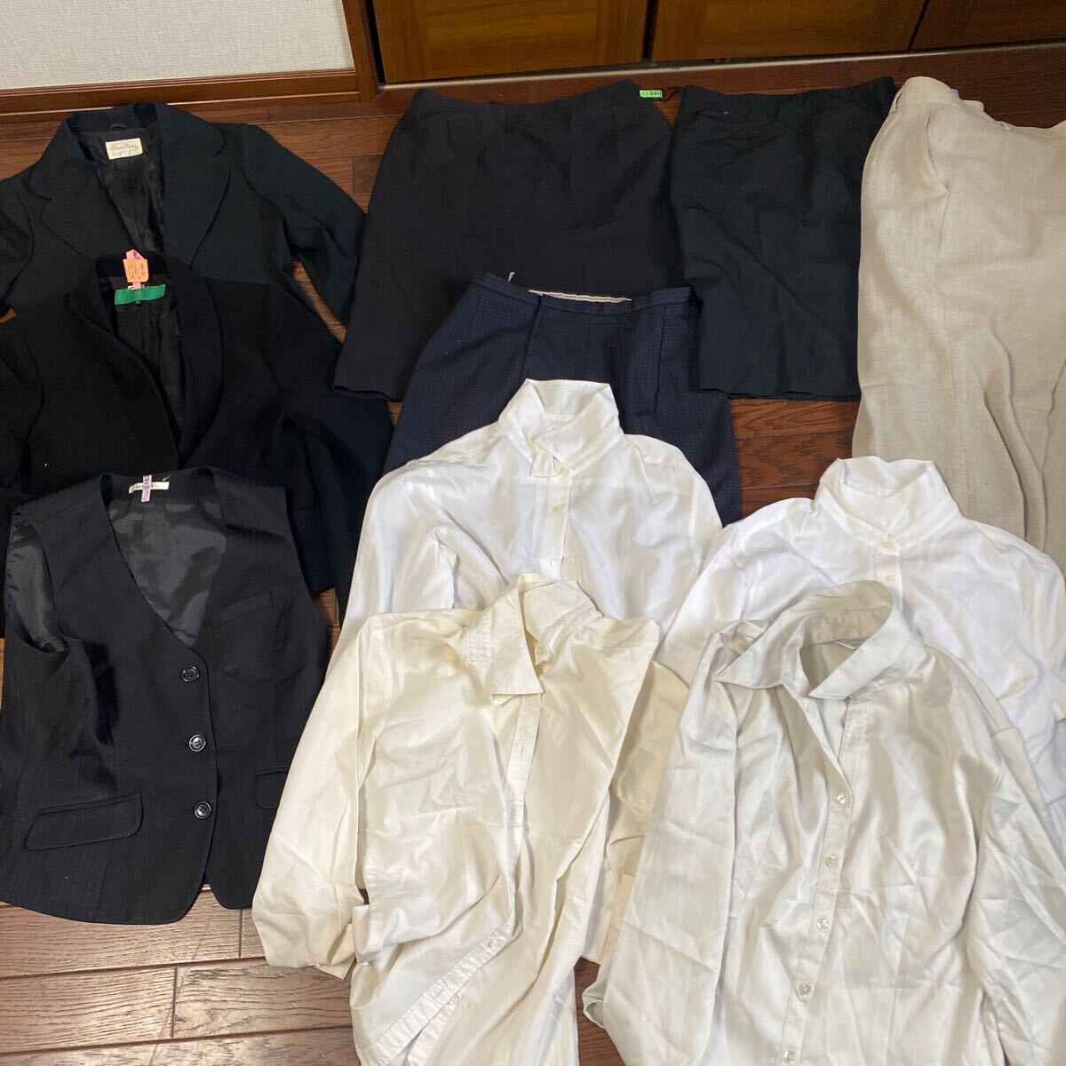 【11号】中古OL制服ジャケット、スカート、ベスト、パンツ、ブラウス計12点_画像1