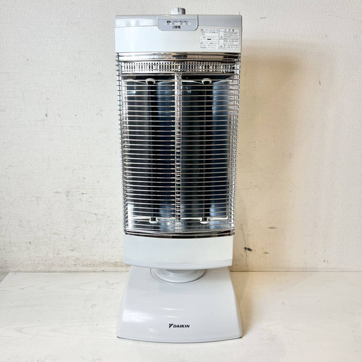 260＊中古品 DAIKIN ERFT11US-W ダイキン セラムヒート 遠赤外線暖房機 2017年製 空調 ヒーター 暖房機 動作確認済み＊_画像1