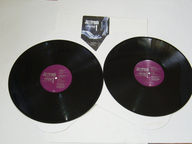 Jazztronik/Remixes EP 1+Tendervision/１２“×２枚組/2001年盤/JAPAN盤/ FLRS-007 / 試聴検査済み_白色のレコード内袋が２枚付属です。