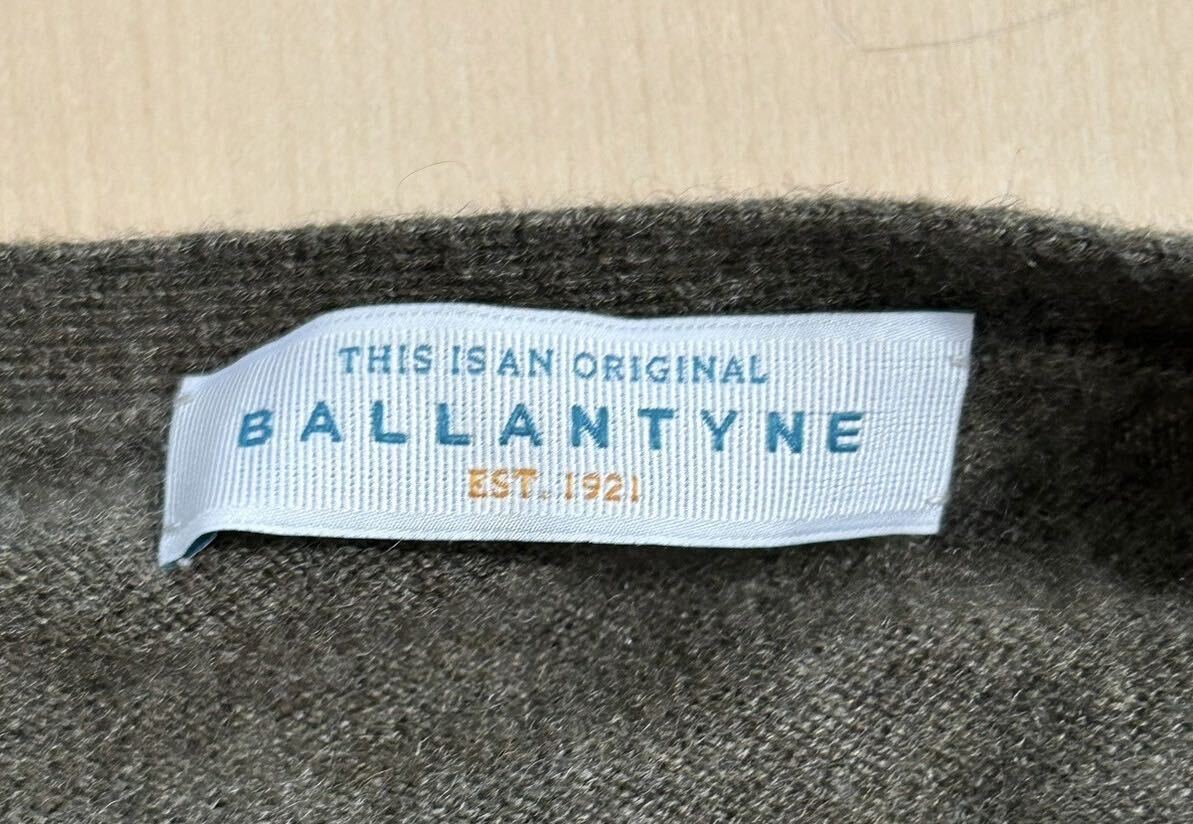 美品 BALLANTYNE バランタイン 老舗 上質 カシミヤ100% 長袖 ニット カーディガン 52号 メンズ XLサイズ相当 オリーブの画像3