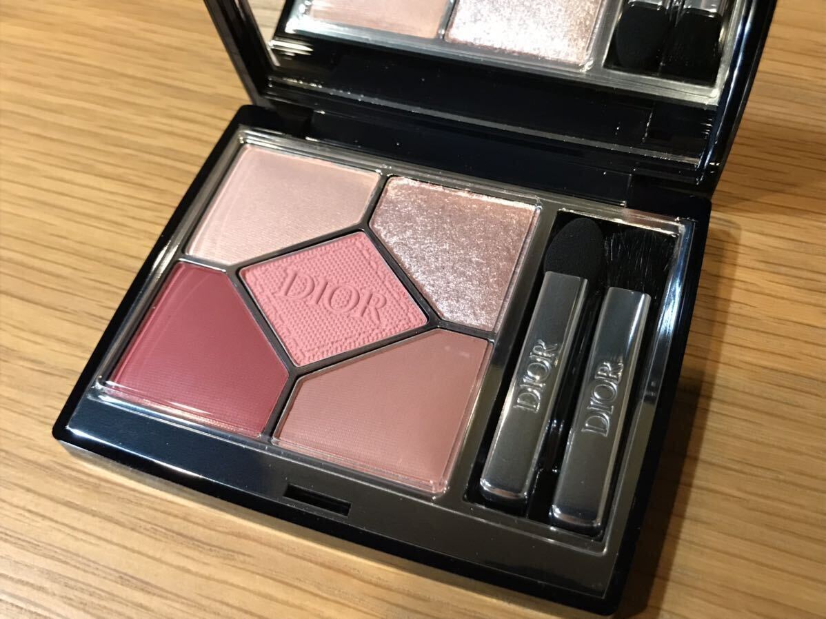 新品未使用 ディオールショウ Dior サンク クルール 823 ローザ 新品未使用 ディオールショウ Dior サンク クルール 823 ローザ