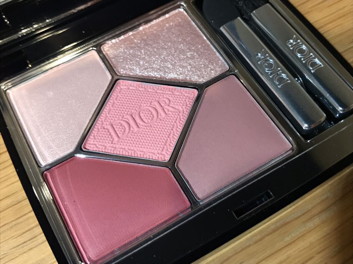 新品未使用 ディオールショウ Dior サンク クルール 823 ローザ 新品未使用 ディオールショウ Dior サンク クルール 823 ローザ