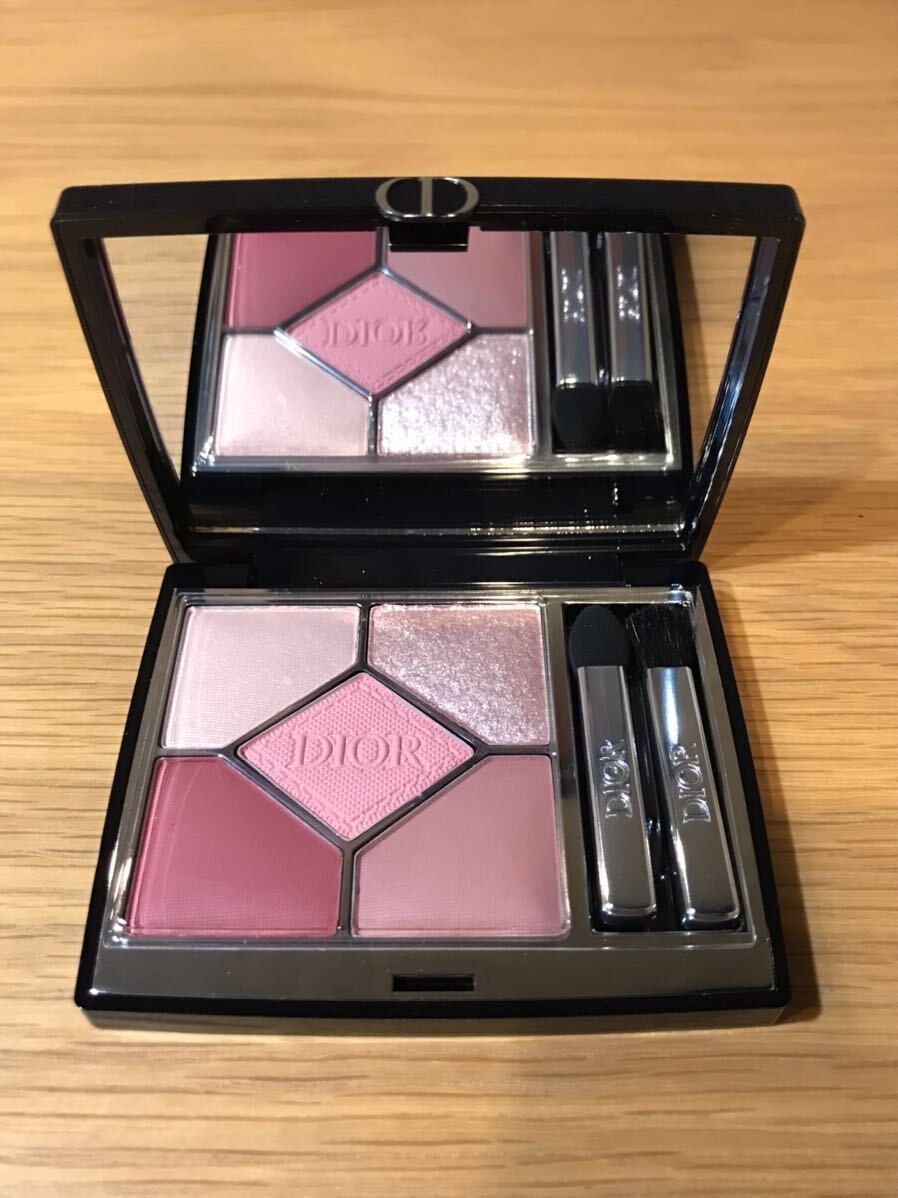 新品未使用 ディオールショウ Dior サンク クルール 823 ローザ 新品未使用 ディオールショウ Dior サンク クルール 823 ローザ