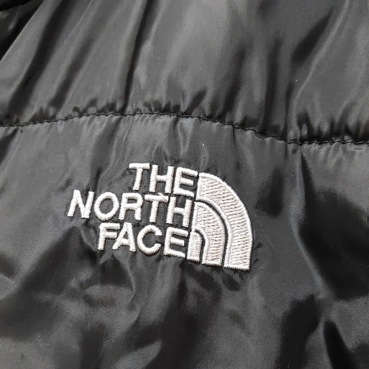 ノースフェイス　ロゴ　刺繍　the north face ダウンジャケット　黒　ブラック　アウトドア　トレーニング　運動　Mサイズ　0501-C1-SA2_画像2