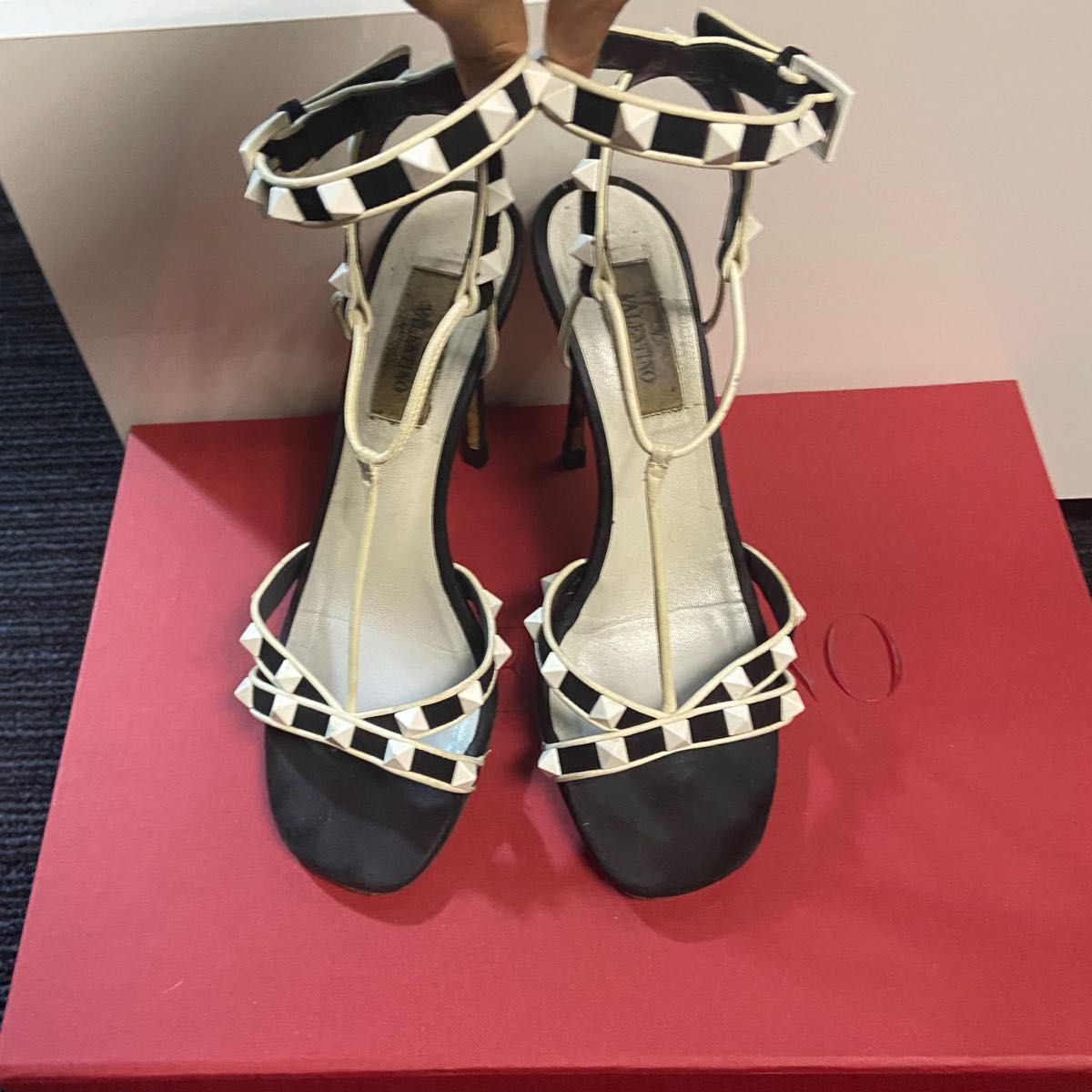 VALENTINO ヴァレンティノ スタッズ サンダル ハイヒール 極美品 VALENTINO ヴァレンティノ スタッズ サンダル ハイヒール 極美品