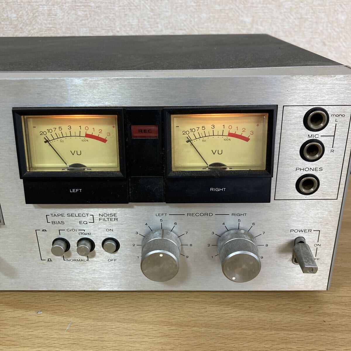 HITACHI 日立 Lo-D D-400 STEREO CASSETTE TAPE DECK カセット デッキ オーディオ機器 通電のみ確認済み 5 カ 5788の画像4