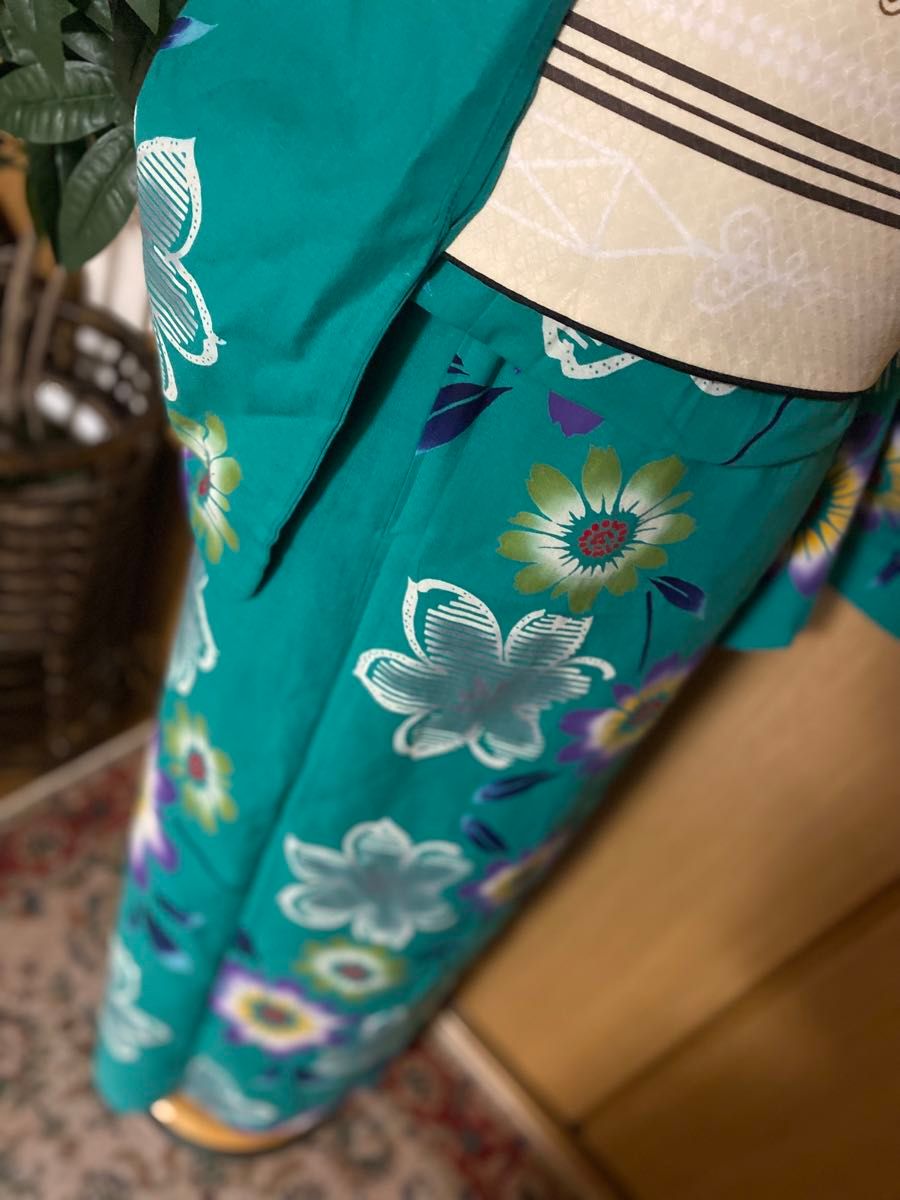 発色の良いグリーンに花柄の浴衣　日本製　裄丈長め　プレタ
