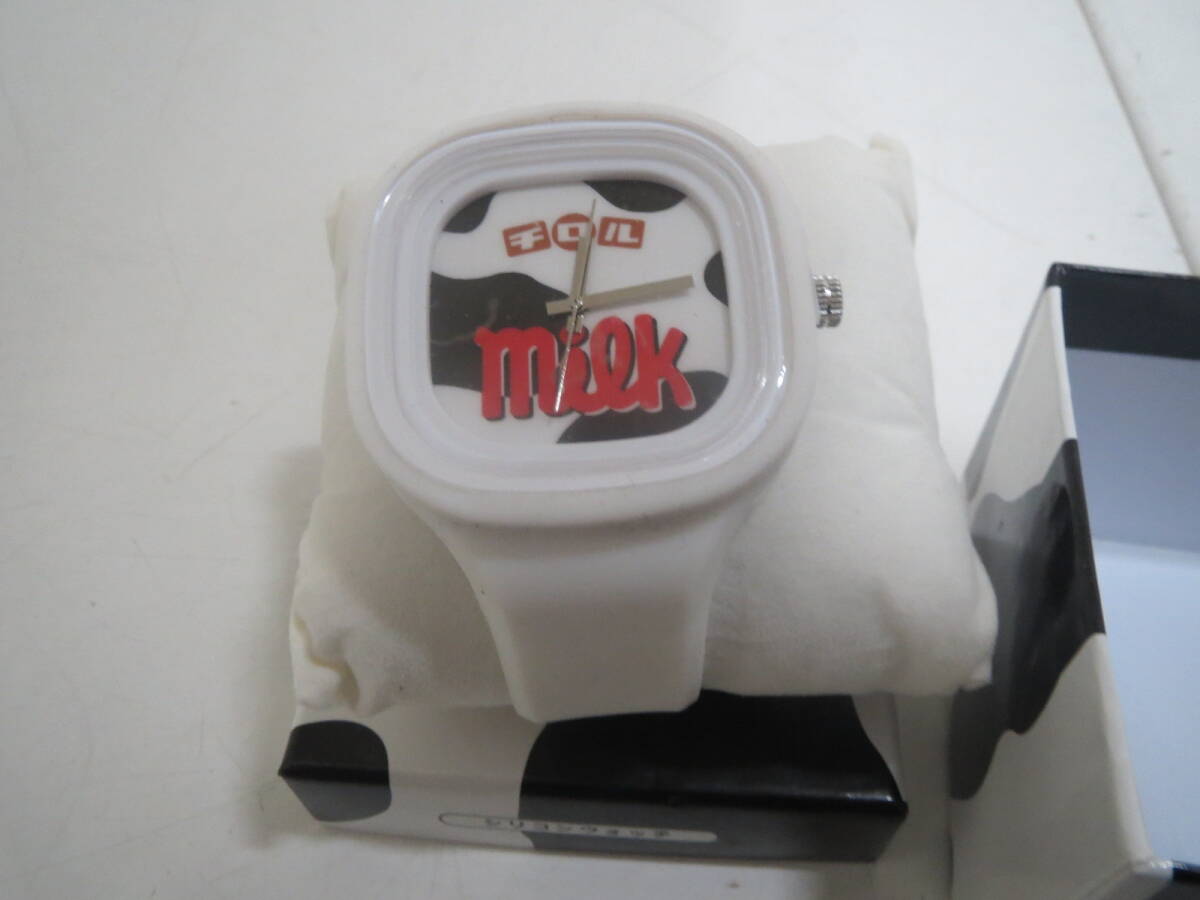 YY240501 チロル milk シリコンウォッチ 腕時計 要修理 ジャンク_画像2