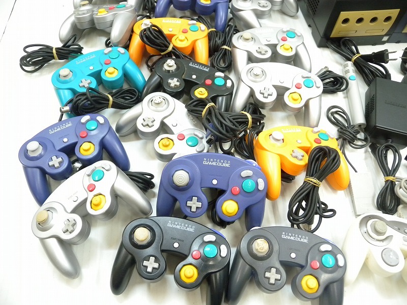 C5831*GAMECUBE Game Cube body 2 pcs + other peripherals parts complete set set large amount set sale * condition no check present condition delivery [ Junk ]