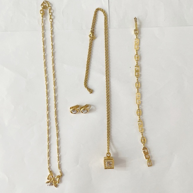 ◆◆【1円スタート】 GIVENCHY ジバンシー Nina Ricci ニナリッチ アクセサリーまとめ やや傷や汚れありの画像1