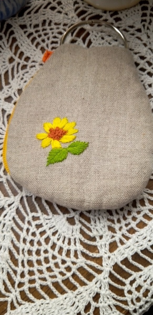  hand made hand embroidery key pouch ( sunflower )