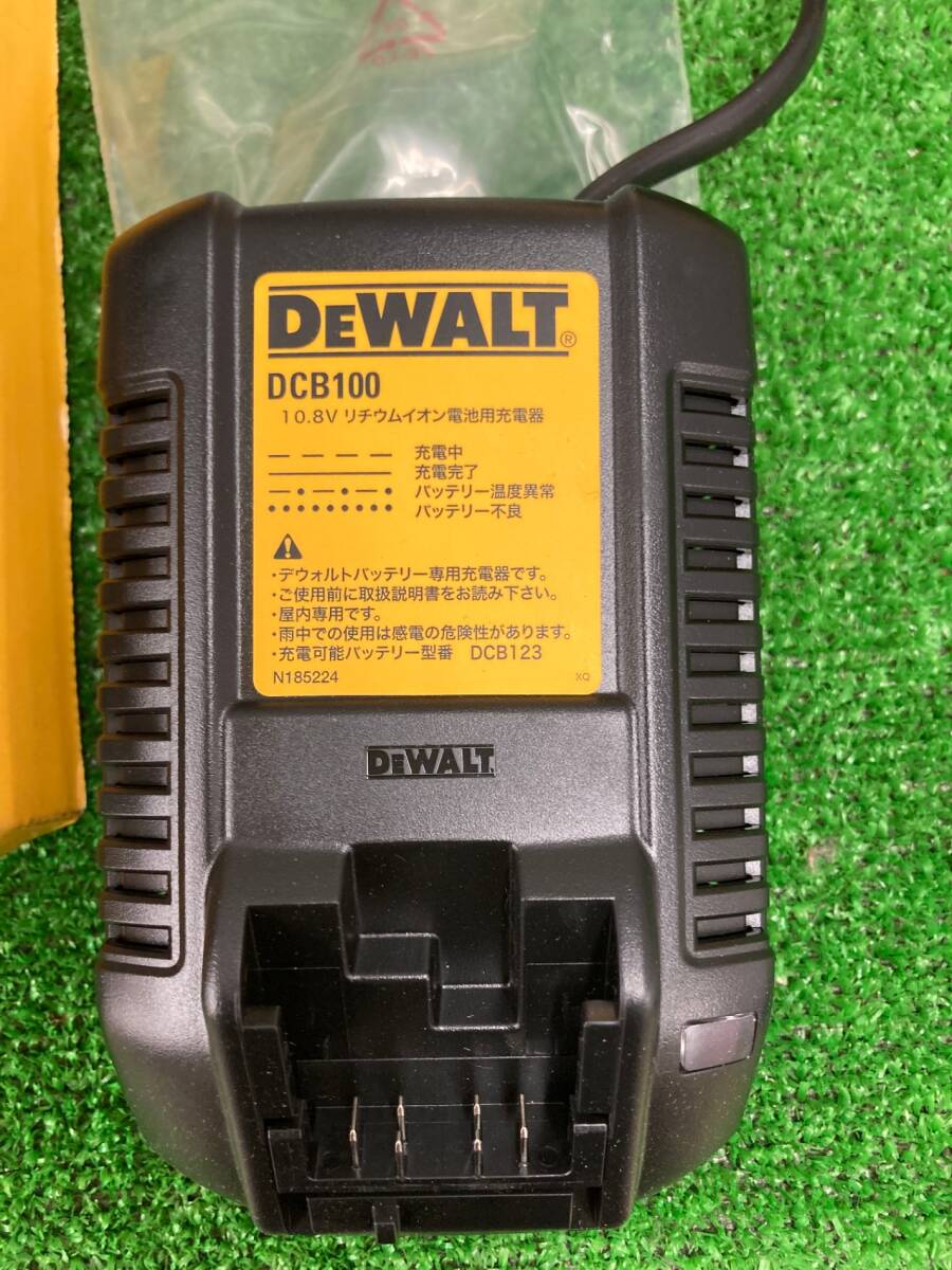 【中古品】DEWALT DCF815S2 12-Volt Max 1/4-Inch Impact Driver Kit [並行輸入品] IT0K39OOC314の画像5