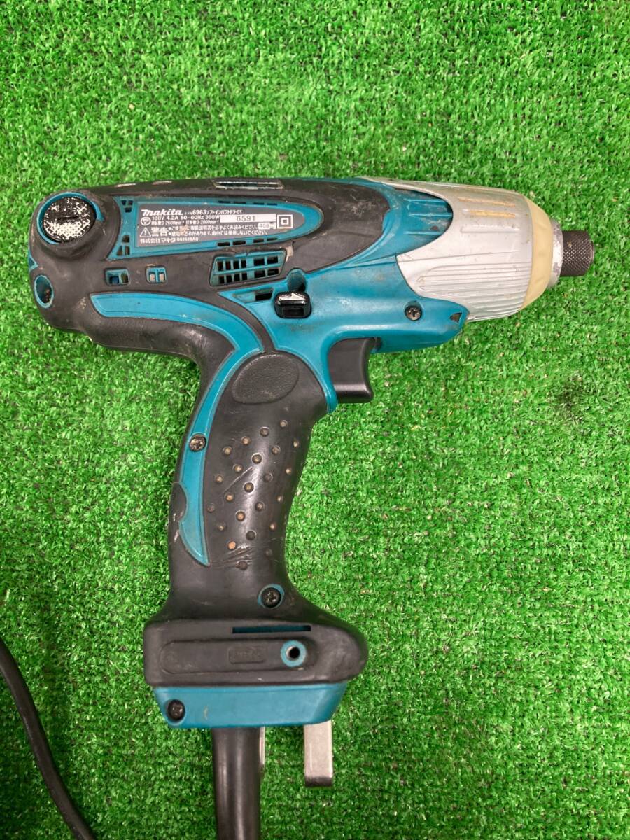 【中古品】makita(マキタ) 100vソフトインパクトドライバ 6963　ITILAFVQ6OYI_画像2