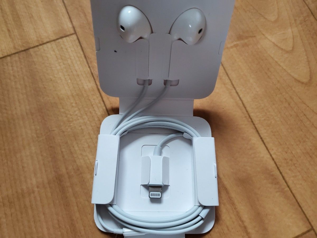 新品未使用品  Apple iPhone ライトニング イヤフォン EarPods lightning アップル