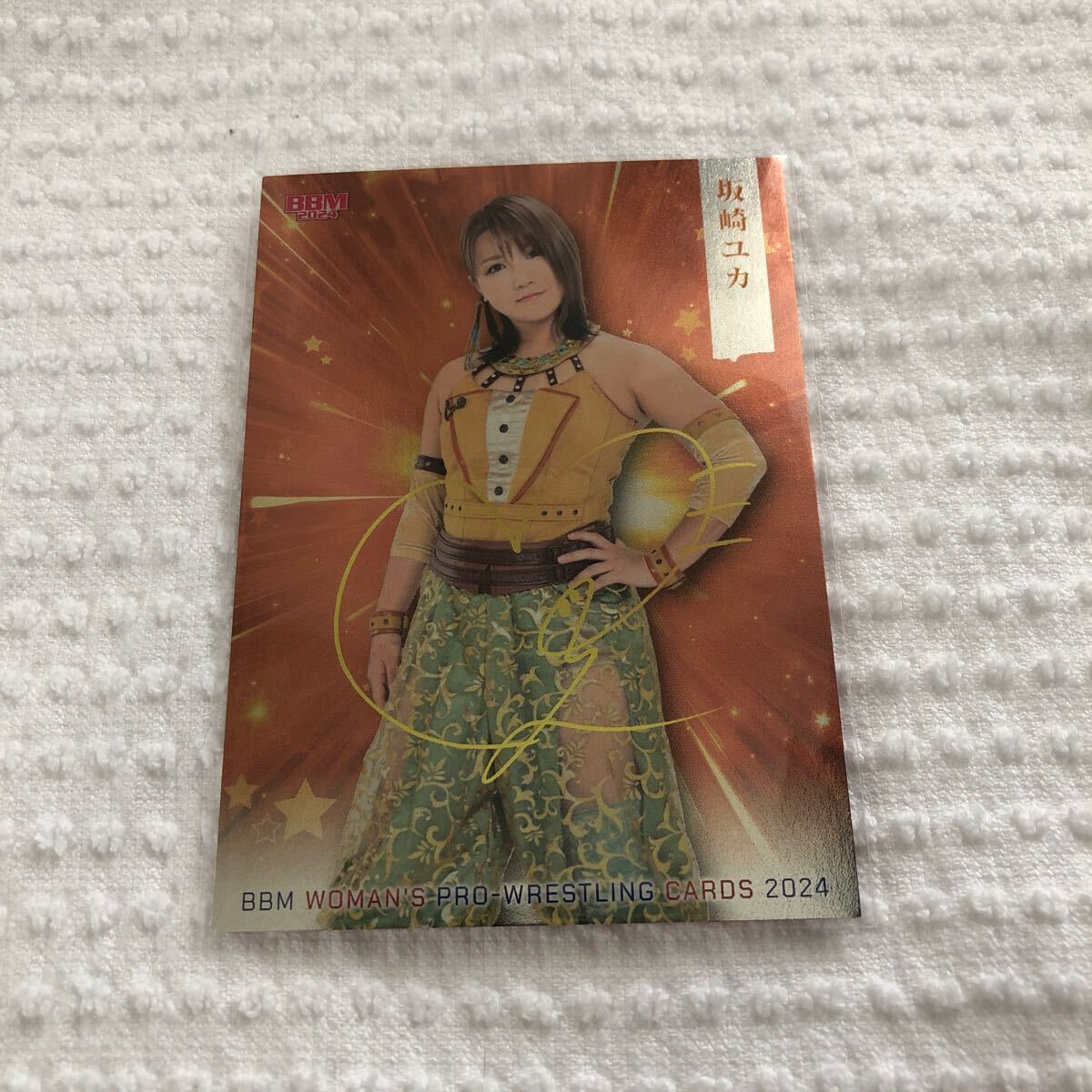 BBM 2024 女子プロレスカード　坂崎ユカ　キラパラレルカード 金箔サインカード_画像1