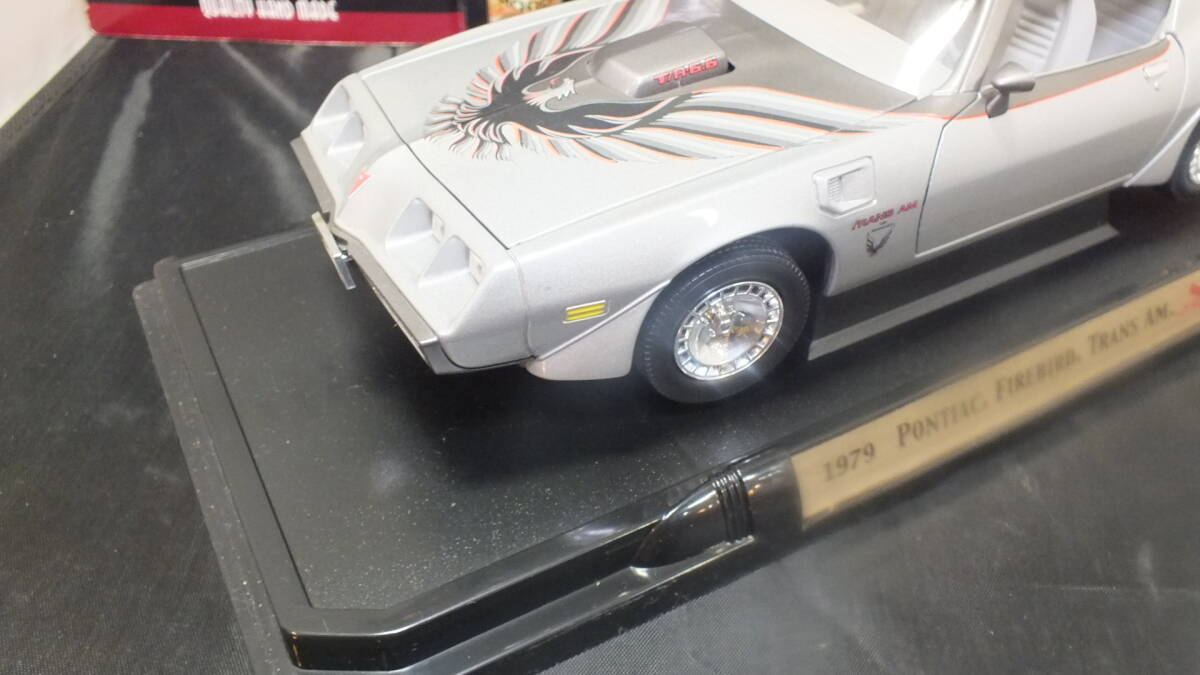 1979 Pontiac Firebird TRANS AM　road signature ロードシグネチャー ミニカー コレクション　1/18_画像2
