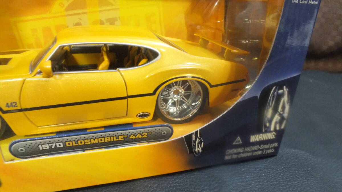 JADA TOYS 1/24 ダイキャストモデル BIG TIME MUSCLE 1970 OLDSMOBILE イエロー  ミニカーの画像3