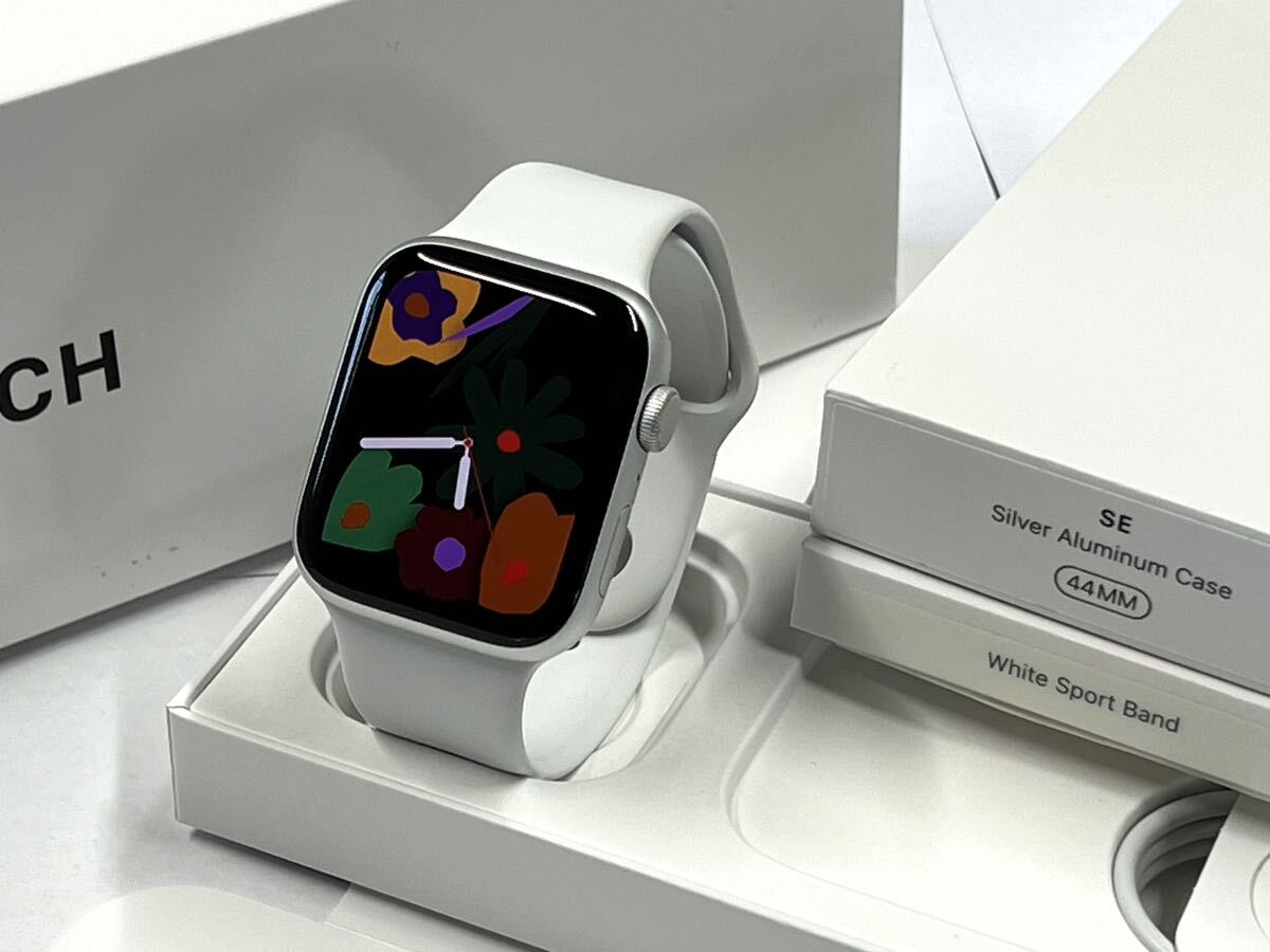 ★ 美品 バッテリー100% ★ Apple Watch SE 第2世代 44mm アップルウォッチ シルバー アルミニウム GPS 純正品 ホワイト スポーツバンド_画像1