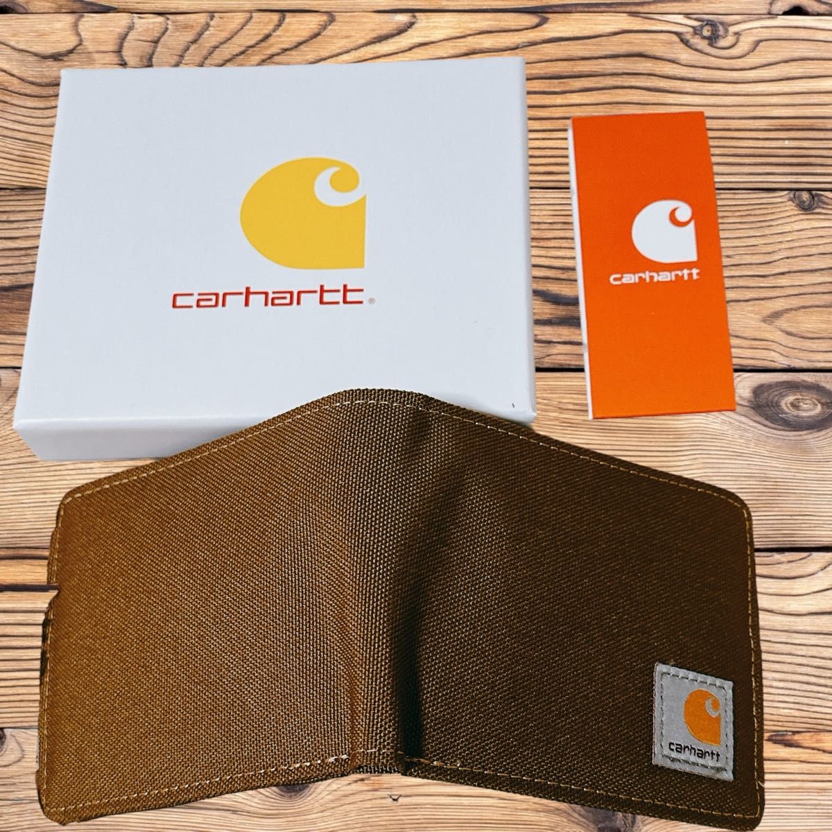 新品 箱入り Carhartt  折り財布  二つ折り財布  新品  ブラウン