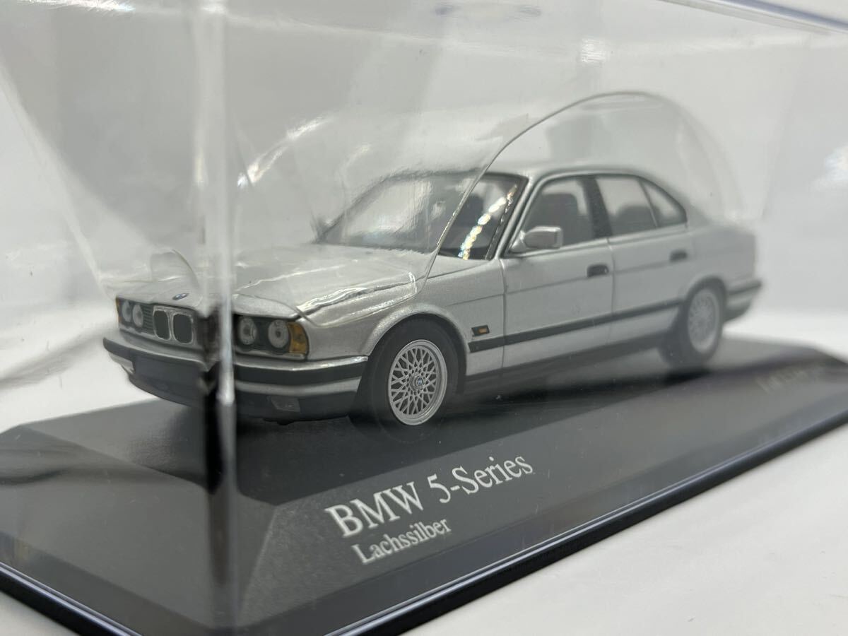 1/43 ミニチャンプス　BMW535i/E34'1988:BMW 3代目5シリーズセダン/E34'1988 シルバー_画像2