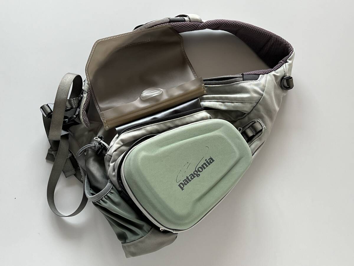 [ with defect ]patagonia Patagonia Stealth Atom sling the first period model gray 