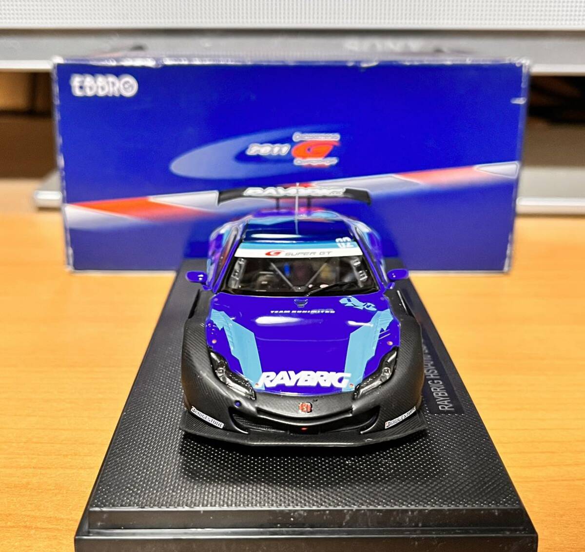 エブロ 1/43 スーパーGT 2011 RAYBRIG HSV-010 SUPER GT500 2011 Winter test #100 レイブリック テスト_画像5