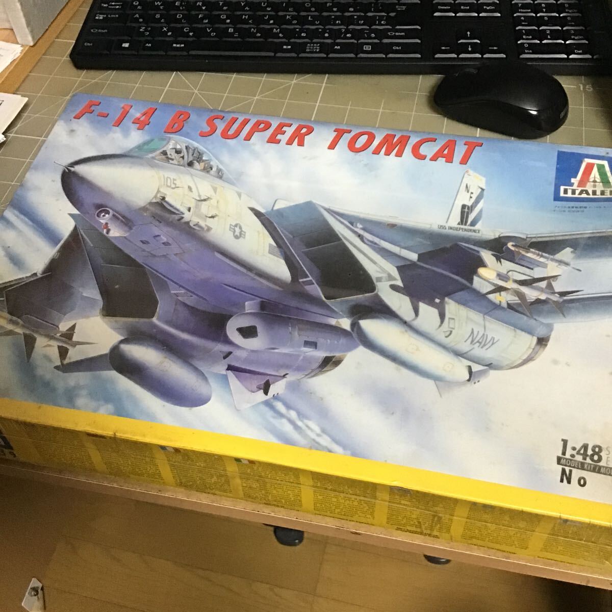 [ITALERI]　1/48　アメリカ海軍艦上戦闘機　F-14B　SUPER　TOMCAT　スーパートムキャット_画像1
